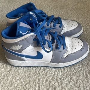 Air Jordan 1 Mid 'Cement True Blue' DQ8423-014